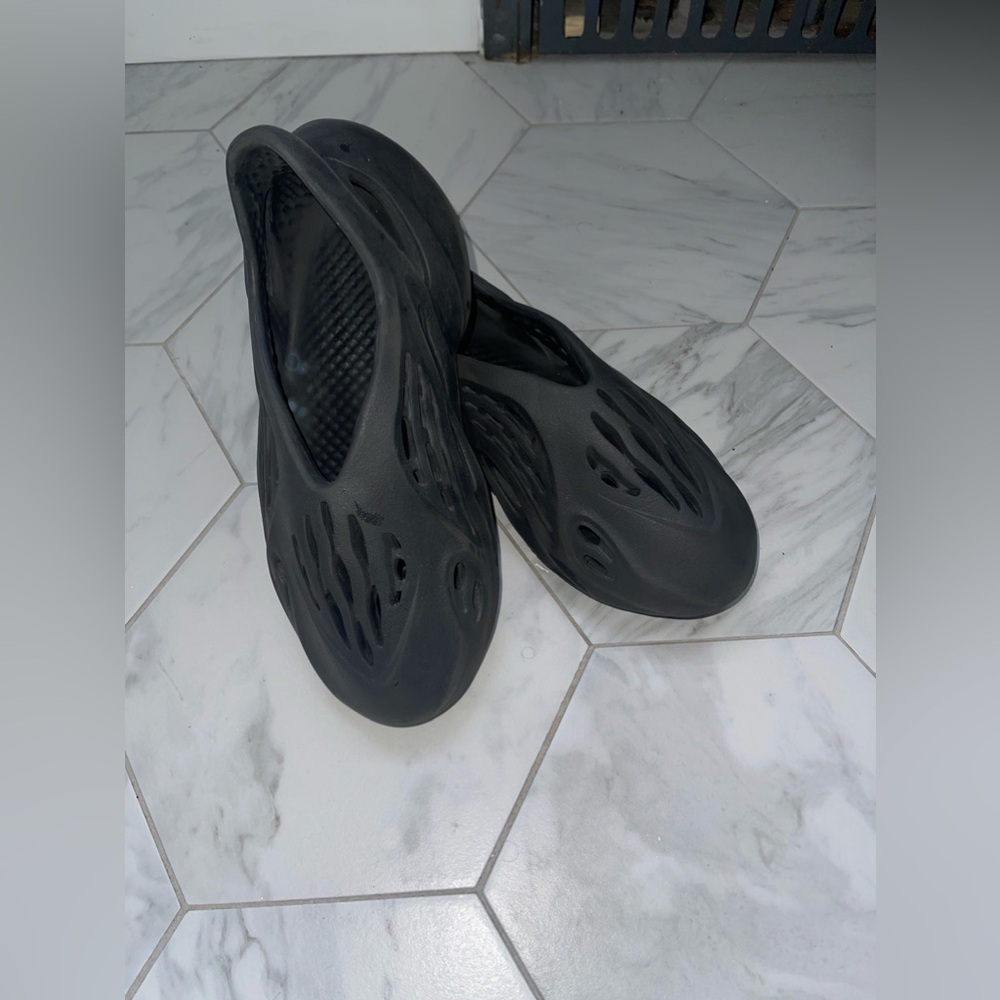 Black Yeezy foam runners used